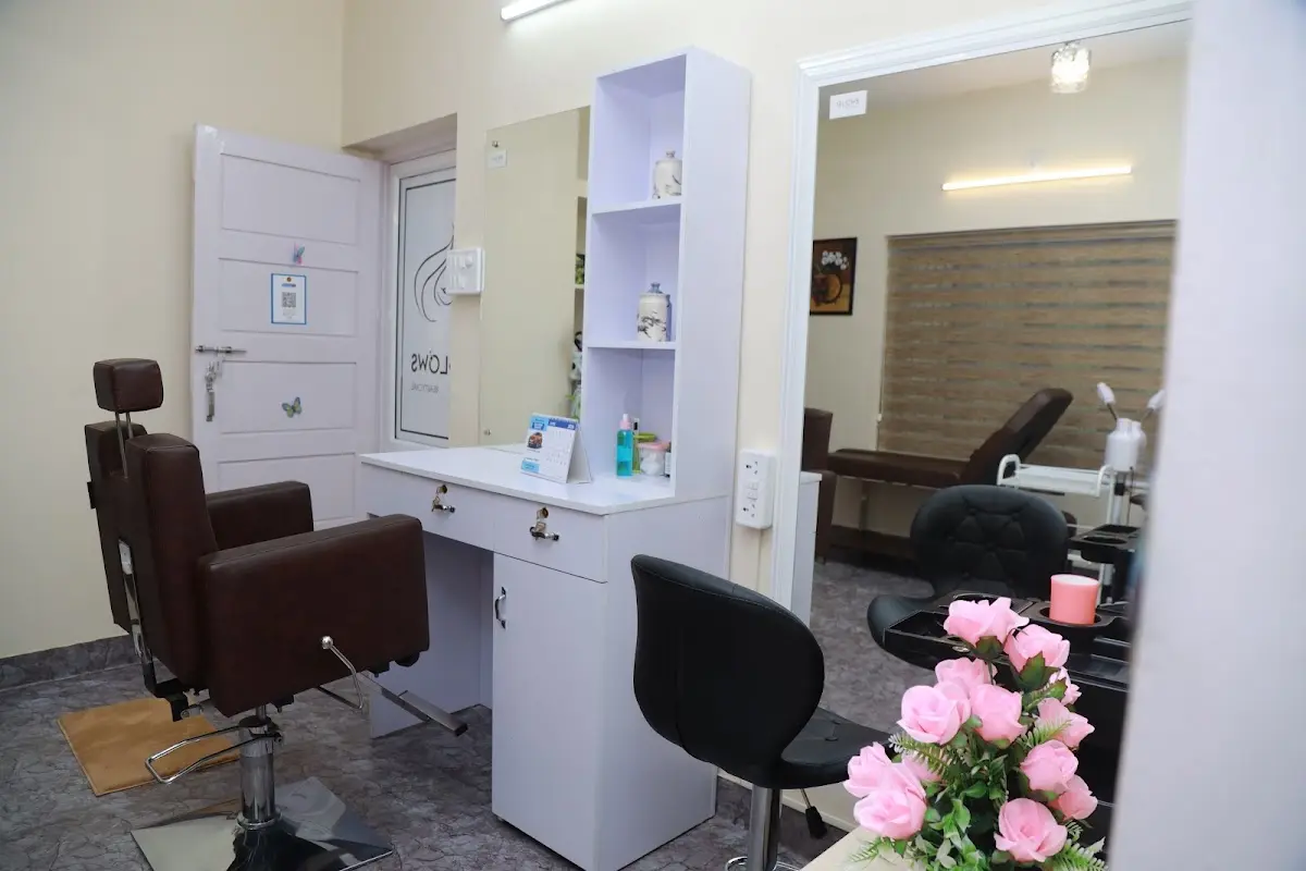 Glows Beauty Care moment 6